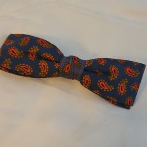 Vintage Elegant Clip On Paisley Bow Tie in Blue and Red